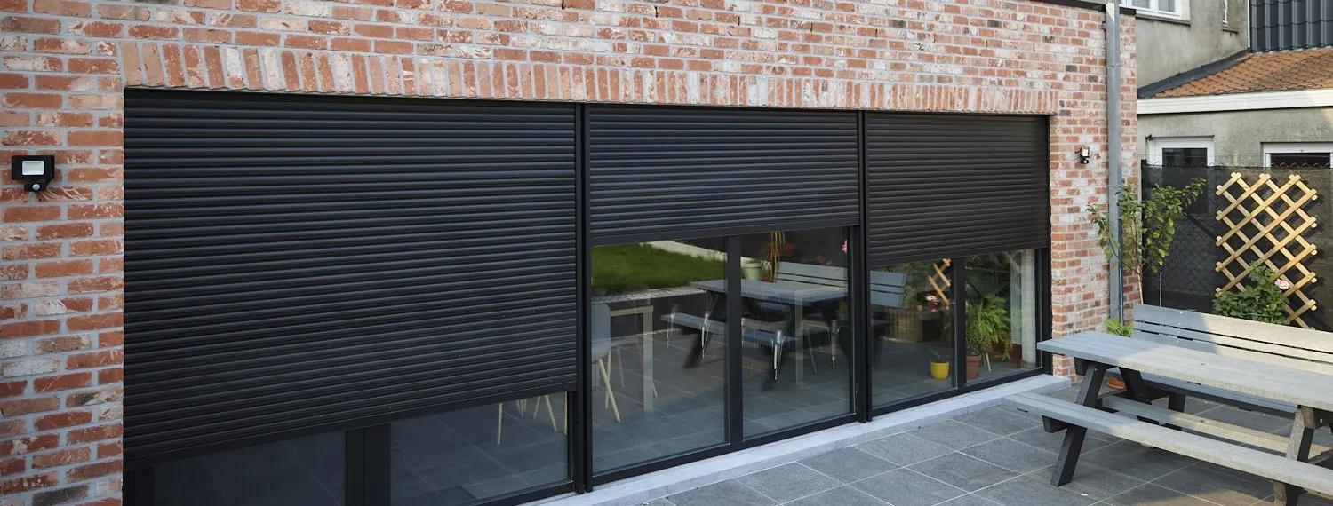 Winsol-zwarte-rolluiken-volets-roulants-noirs-Liedekerke-3 Winsol-zwarte-rolluiken-volets-roulants-noirs-Liedekerke-3